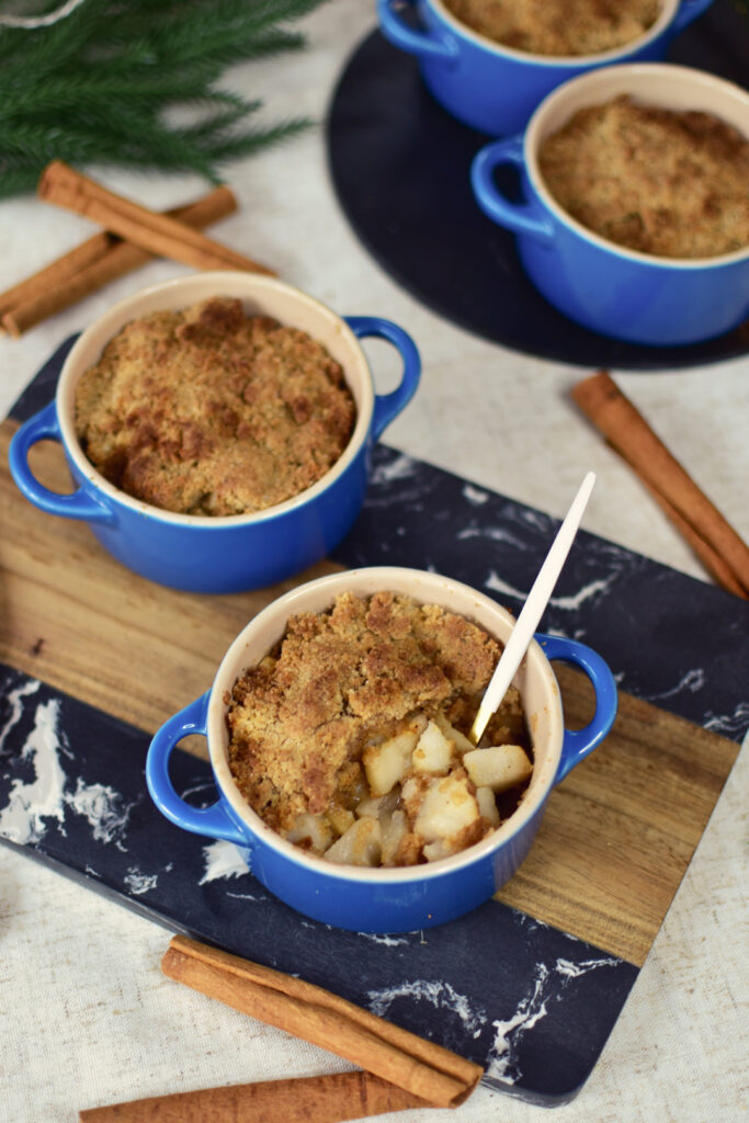 Einfaches Weihnachtsdessert zum Vorbereiten: Crumble Rezept mit Birnen aus dem Airfryer